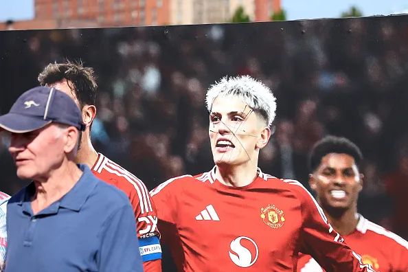 รูป การ์นาโช ถูกกรีดทำลายนอกสนาม โอลด์ แทรฟฟอร์ด