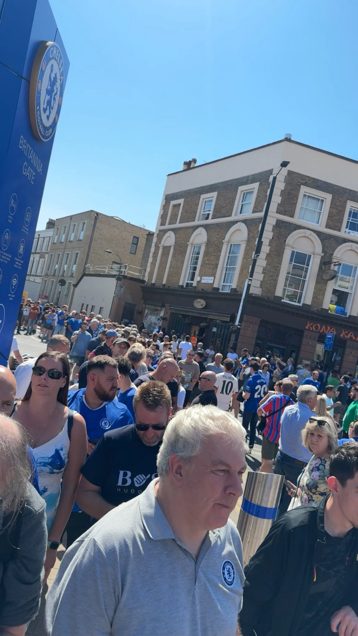 ความวุ่นวายเรื่องตั๋วที่ สแตมฟอร์ด บริดจ์ - แฟนหลายพันพลาดเข้าชมช่วงก่อนเริ่มเกม