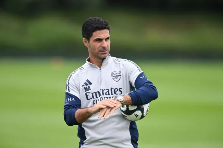 Mikel Arteta during an Arsenal training session