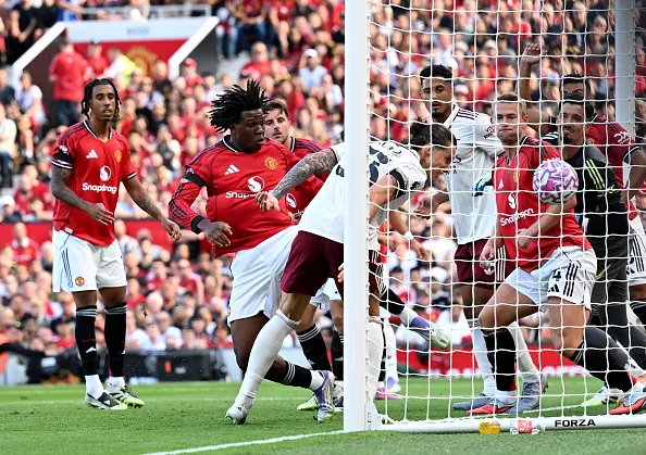 ฮาร์ท-มอร์ริสัน-เนวิลล์ วิจารณ์นักเตะผีแดง พลาดอย่างไม่น่าเชื่อที่มาแพ้ปืนใหญ่