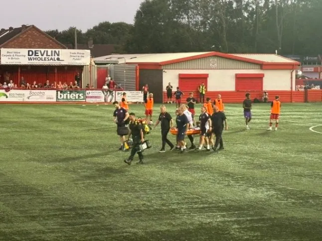 เกมแมนยู U21 ถูกยกเลิกหลังกองกลางดาวรุ่งปีศาจแดง บาดเจ็บที่ศีรษะ