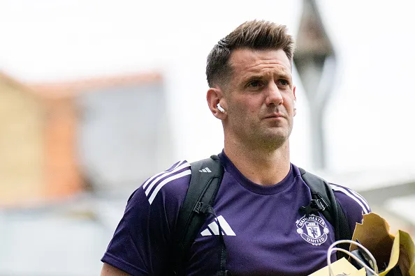 นักเตะ แมนฯ ยูไนเต็ด เรียกร้อง อโมริม ให้โอกาสประตูมือ 3