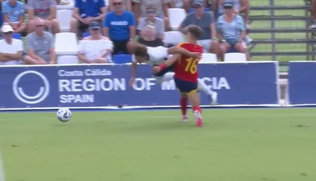 แฟนปืนใหญ่โกรธจัด หลัง ดาวแมน ถูกทำฟาวล์ถึง 10 ครั้งในครึ่งเดียว