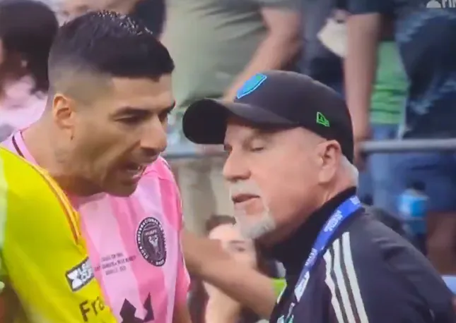 ซัวเรซ ก่อเหตุวิวาทหลังเกม - ถ่มน้ำลายใส่เจ้าหน้าทีมที่คู่แข่ง
