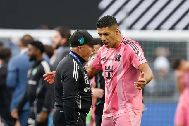 ซัวเรซ รับโทษหยักหลังถ่มน้ำลายใส่โค้ช ซีแอตเทิล ซาวน์เดอร์ส