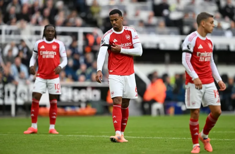 อาร์เซนอล วางแผนไว้อาลัย บิลลี่ วิก้าร์ ในเกม โอลิมเปียกอส