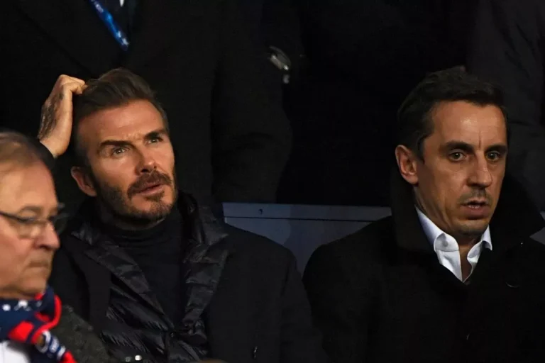 2 ตำนานผีแดงยอมถอย! ซัลฟอร์ด โหวตกลับไปใช้สีชุดเดิม