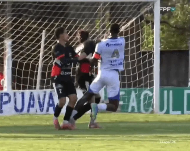 สโมสรในบราซิลไล่ออกนักฟุตบอลหลังเหยียดผิวคู่แข่ง