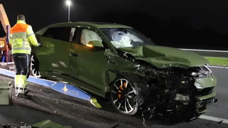 อดีตนักเตะพรีเมียร์ลีกวัย 38 รอดตายหวุดหวิด หลังควบแลมโบฯประสบอุบัติเหตุ