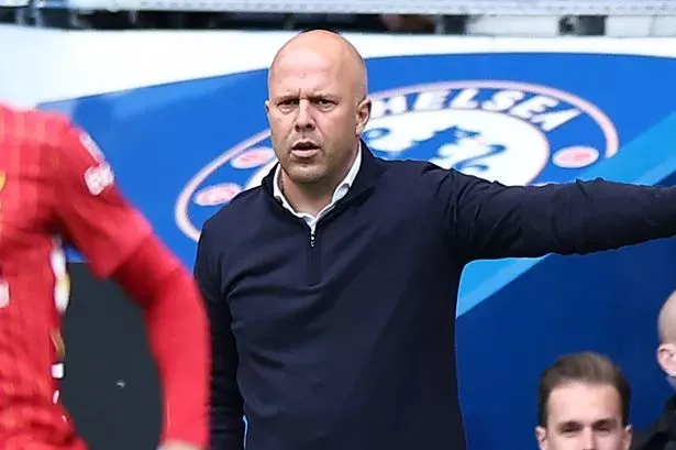 อาร์เน่ ให้เหตุผลเปลี่ยนแบ็ค 2 คนออกเกมแพ้ เชลซี